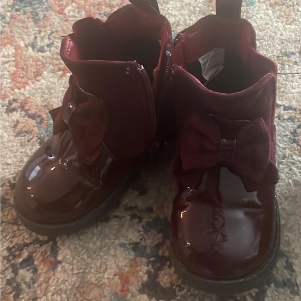 Girls shoes sizes 6/7